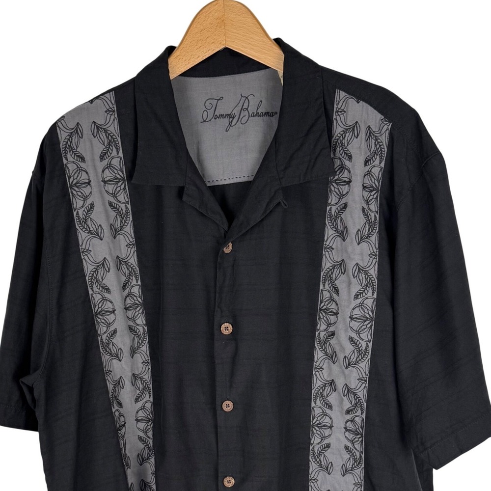 Tommy Bahama Mens XL Silk Blend Embroidered Floral Panel Camp Shirt Black Grey - Picture 2 of 5